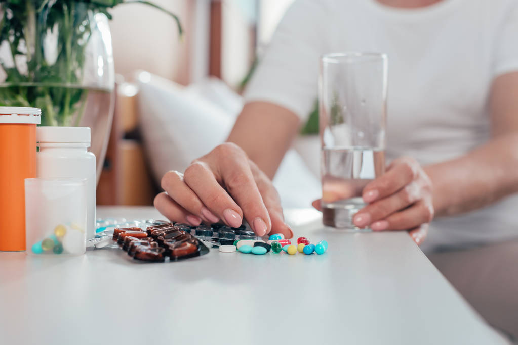 高级女子取药图片 高级女子取药图片