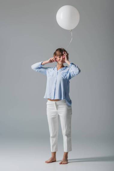 快樂的女孩與氣球
