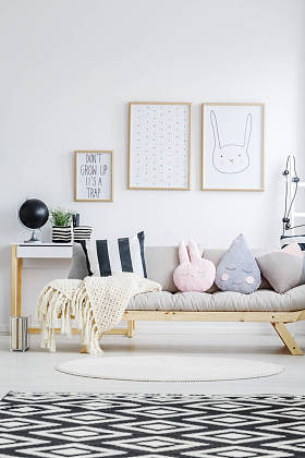 柔和的小孩玩具房