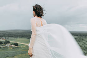 在山上的婚礼照片