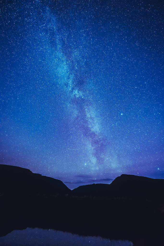 挪威斯瓦尔巴群岛的朗伊尔城极地的银河系山 挪威斯瓦尔巴群岛的朗伊尔城极地的银河系山