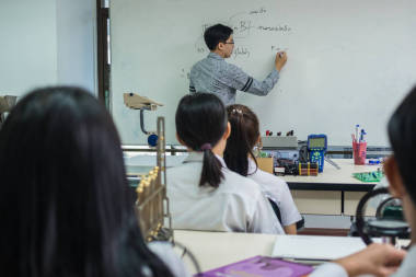 亞洲老師給予教訓