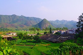 中国西南临广东省美丽的村庄图片