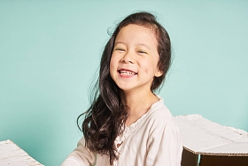 年轻可爱的女孩的肖像