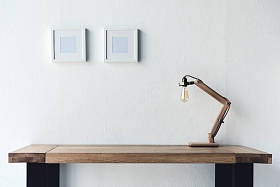 相框挂在墙上的工作场所图片