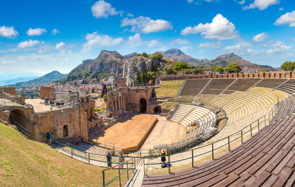 古希腊剧场在陶尔米纳图片