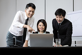 中国的商业团队一起工作