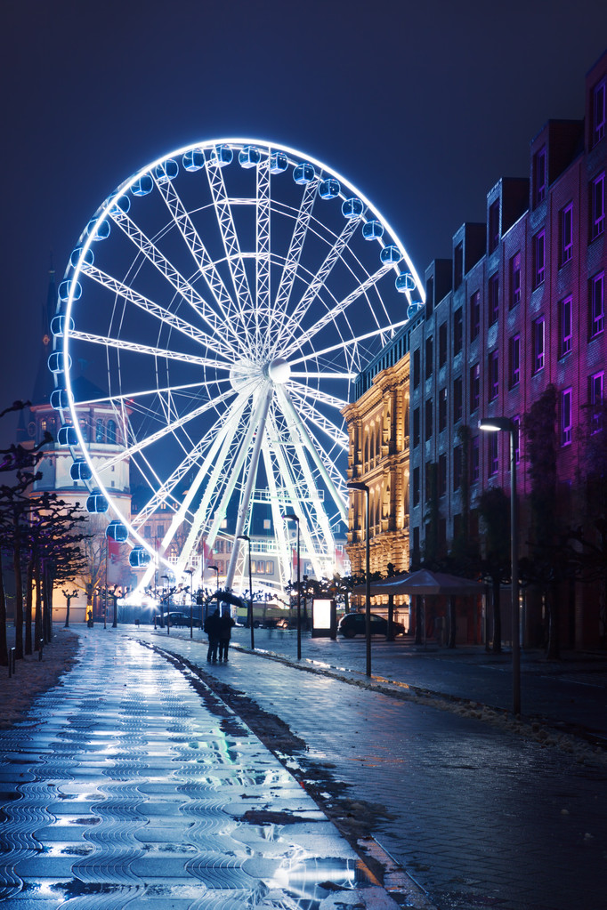 照明的渡轮轮 照明的渡轮轮