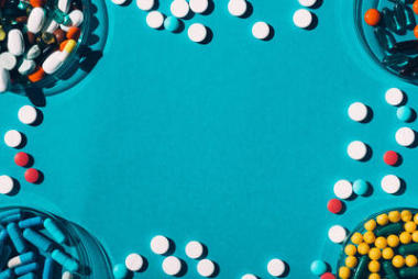 在培養(yǎng)皿中的多彩丸照片