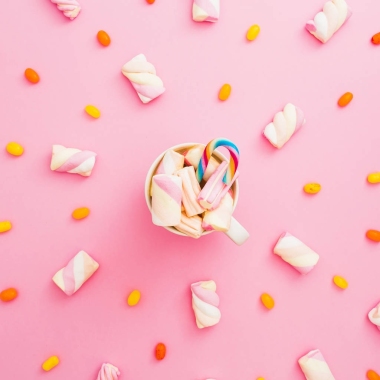  白色杯子，棉花糖圖片