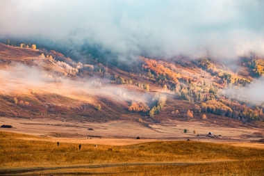 新疆禾木村海的云風(fēng)光圖片