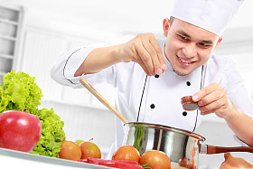 男厨师做饭照片