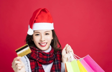 幸福的女人，用信用卡買圣誕禮物