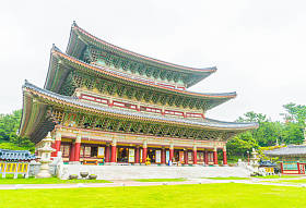 Yakcheonsa 寺在韩国济洲岛