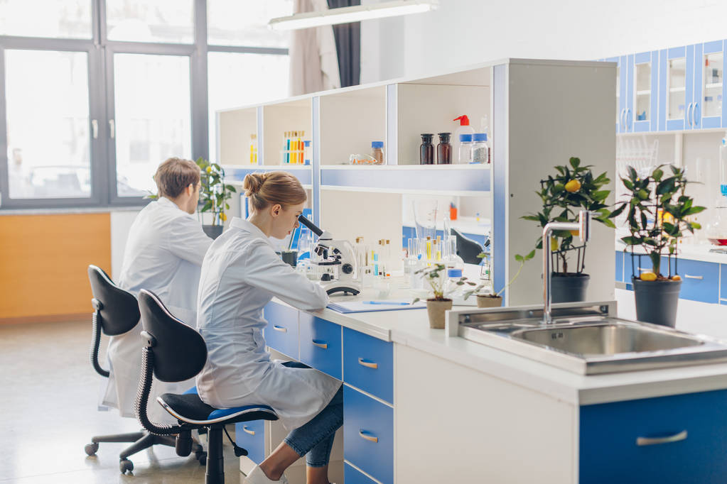 生物实验室的科学家们图片 生物实验室的科学家们图片