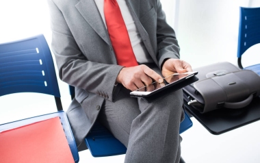 商人與平板電腦連接圖片