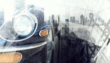 關(guān)閉的優(yōu)雅的汽車。混合媒體