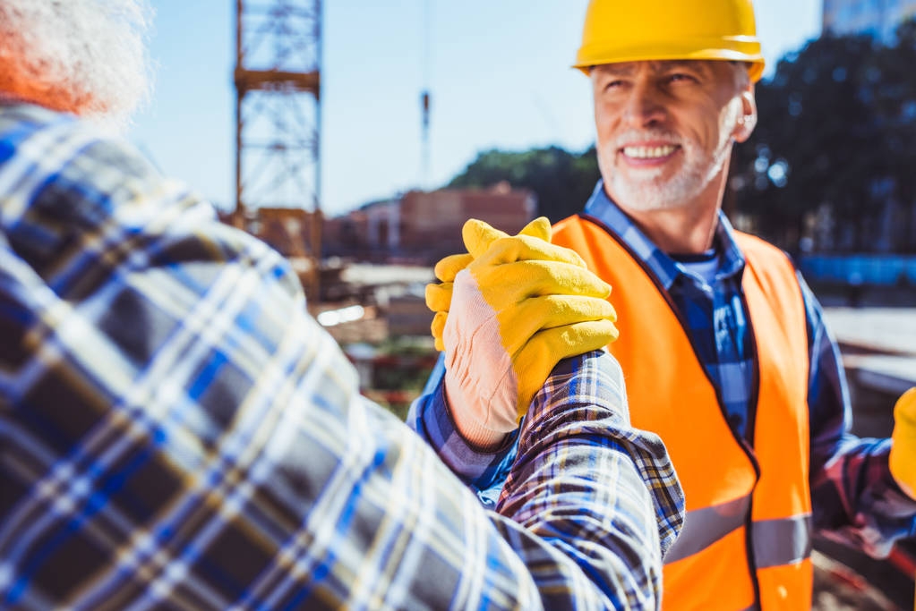 建筑工人握手 建筑工人握手