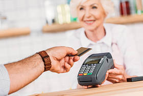 用信用卡付款图片