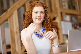 年轻的在职妇女