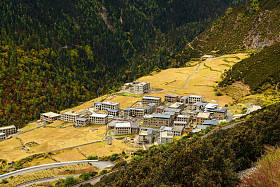 稻城亚丁村观图片