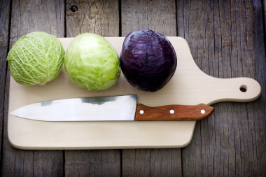 白菜和烹调切割板准备上刀图片