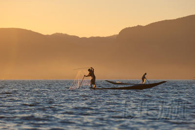 漁民在緬甸茵萊湖圖片