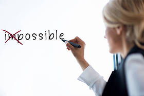 用钢笔写的女商人照片