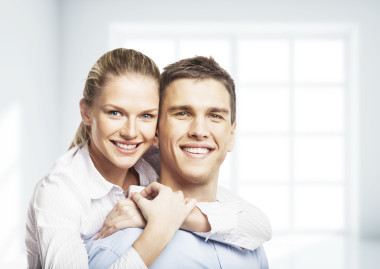 在房間里微笑圖片