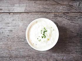 木材背景韩式稀饭图片