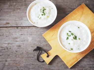 木材背景韓式稀飯