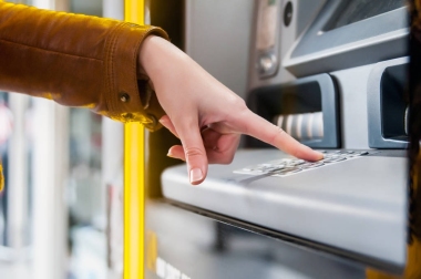  在 Atm 機(jī)上手動(dòng)輸入 pin. 