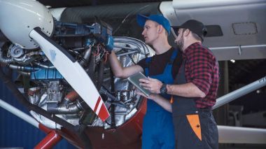 两个飞行力学做预飞行检查