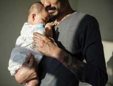 父親照顧他的孩子, 原來的 photoset