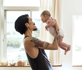 亚洲爸爸用爱抱着孩子, 原来的 photoset