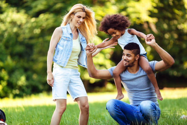 夫婦花時間與女兒