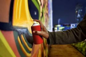 涂鸦画家用喷漆图片