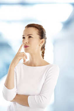 一個美麗的年輕女子肖像圖片