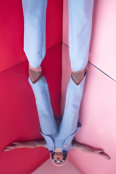 女性的腿和反射圖片