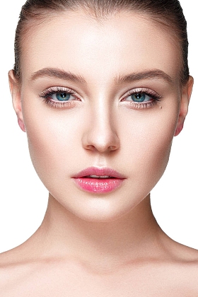 与健康皮肤的女人