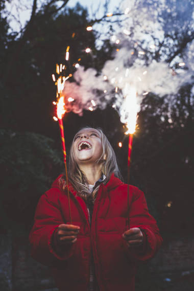 小女孩与孟加拉室外图片