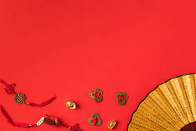 东方扇子和装饰品图片