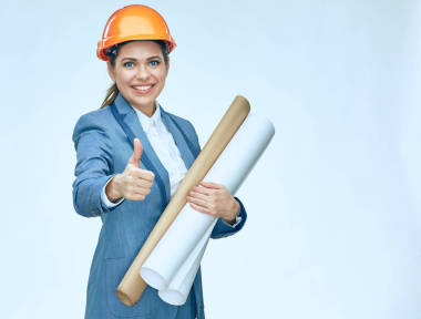 微笑的女實(shí)業(yè)家持有藍(lán)圖圖片