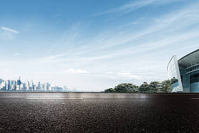 杭州市空沥青路与城市景