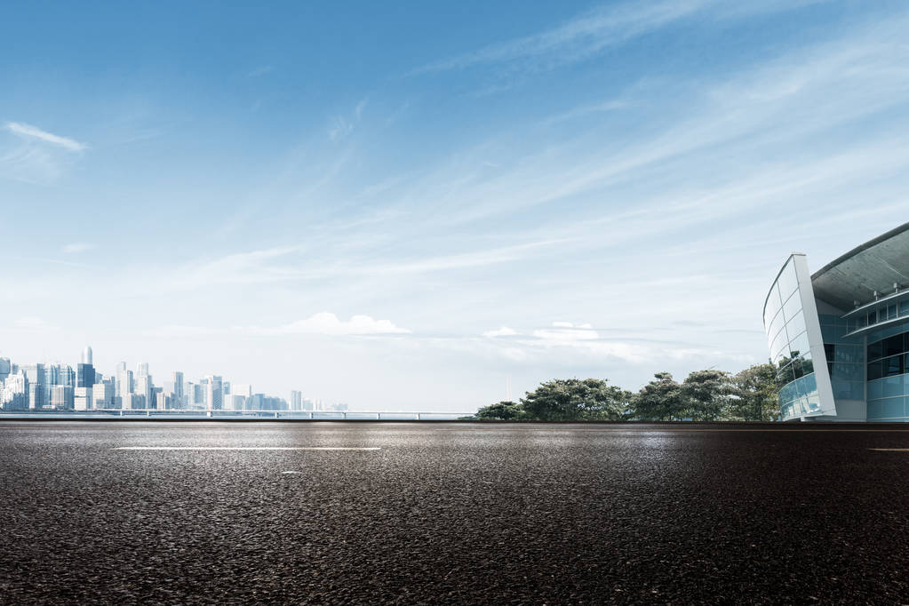 杭州市空沥青路与城市景