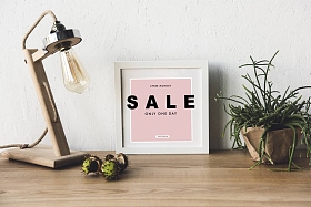 在工作场所空相框   图片