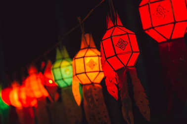 彩紙燈傳統(tǒng)泰式叫怡鵬燈籠或易鵬