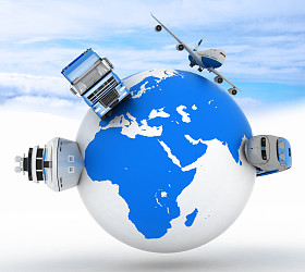 类型的运输工具在天空背景地球上