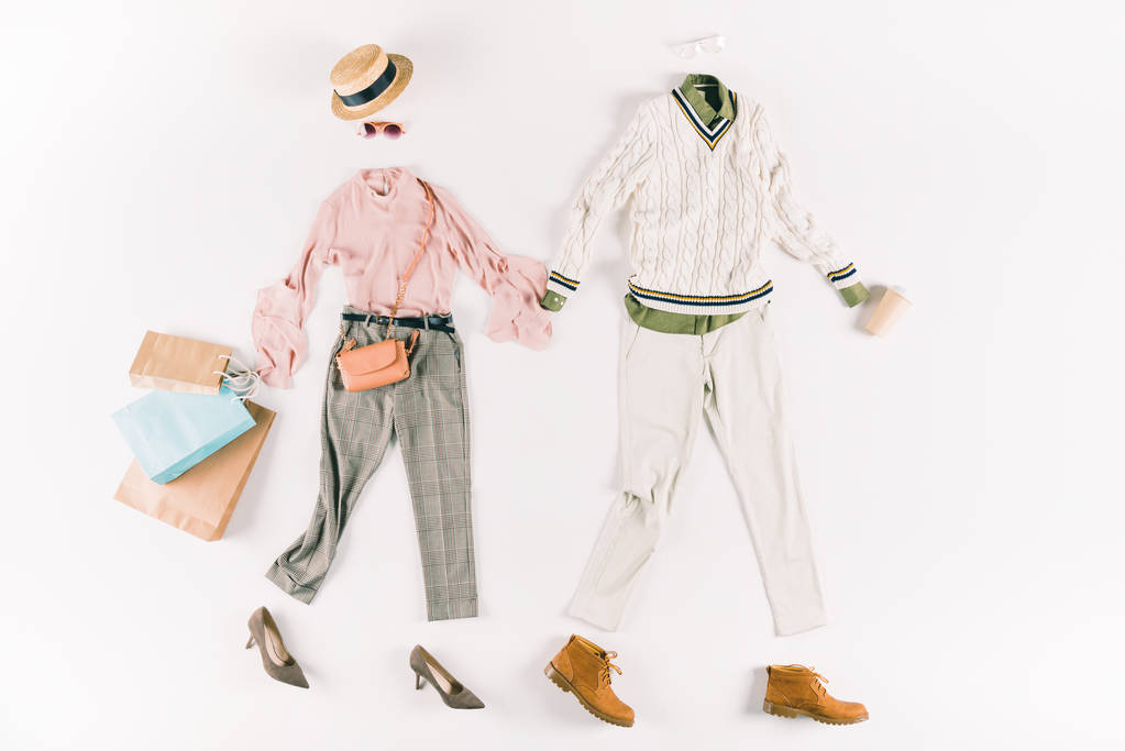 带购物袋的时尚服装 图片