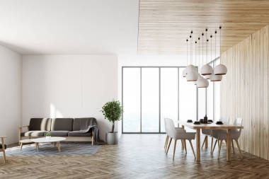 白色客厅内, 沙发和桌子